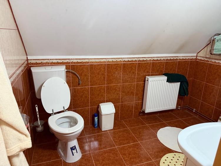 Casă cu 7 camere cu Canalizare în Moieciu de Jos