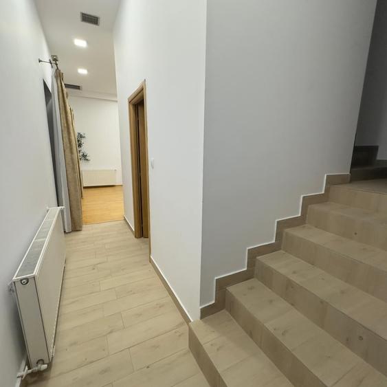 Casă cu Teren 270 Mp în Tunari