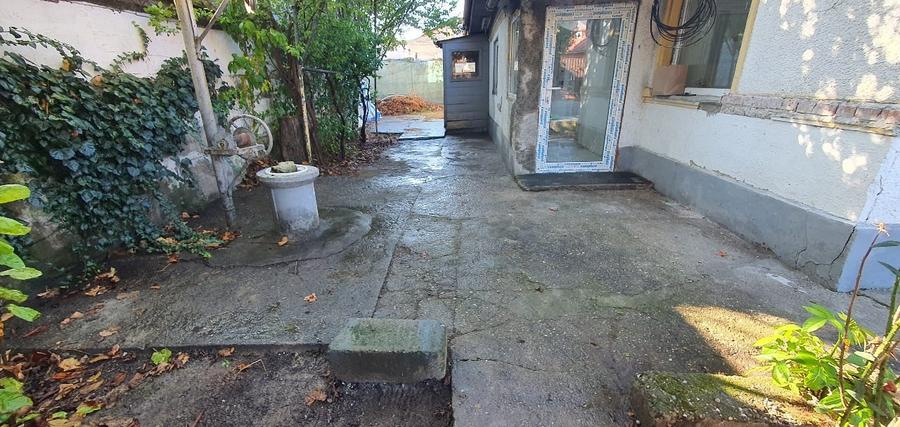 Casă individuală cu 3 camere cu Canalizare în Central