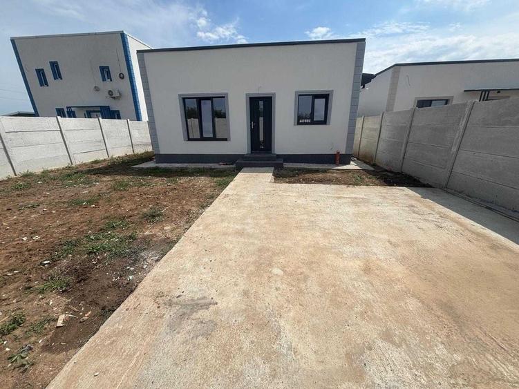 Casă cu 4 camere în Cârcea