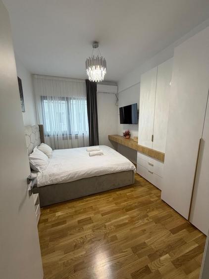 Apartament cu 3 camere semidecomandat, mobilat în Universitate