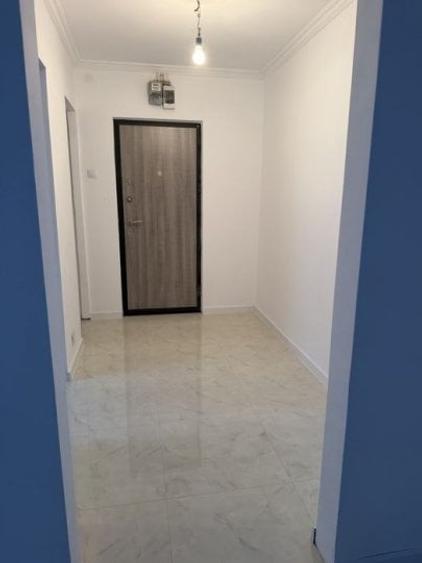 Apartament cu 3 camere decomandat în Drumul Taberei