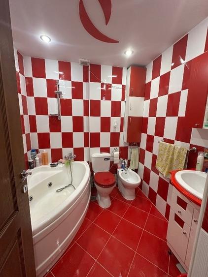 Apartament cu 3 camere decomandat, mobilat în Central