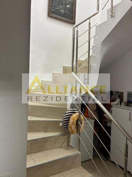 Duplex cu 4 camere cu Canalizare în Central
