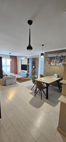 Apartament cu 3 camere semidecomandat în Panduri