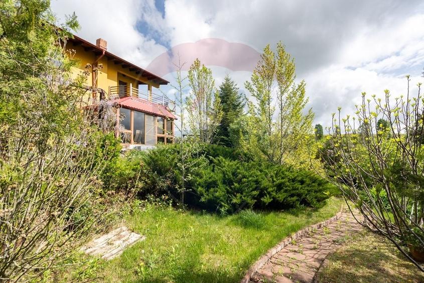 Casă individuală cu 5 camere cu Piscina în Izvorani