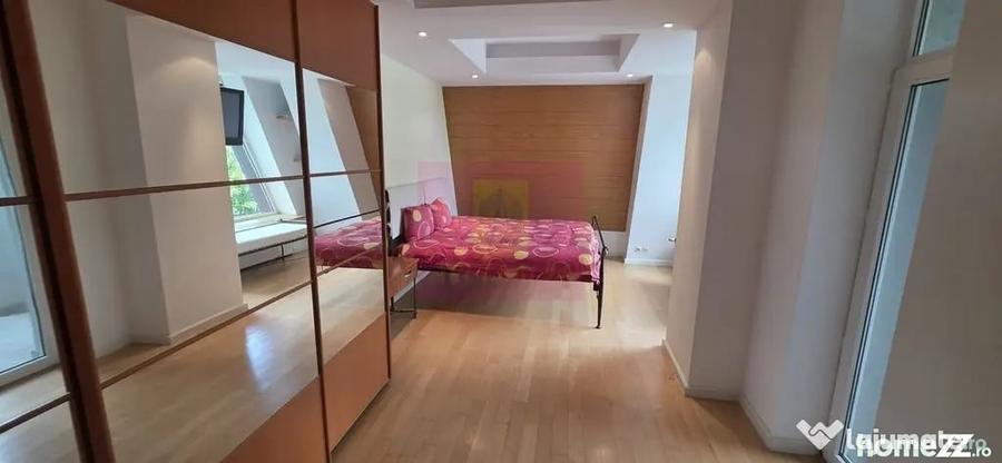 Casă cu 7 camere cu Teren 2813 Mp în Central