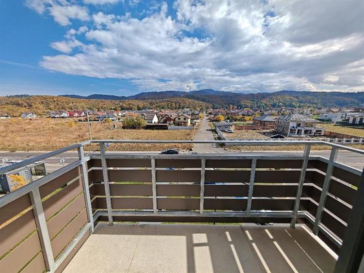 Apartament cu 3 camere decomandat, mobilat în Periferie