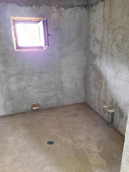 Casă cu 4 camere cu Teren 300 Mp în Căpățânești