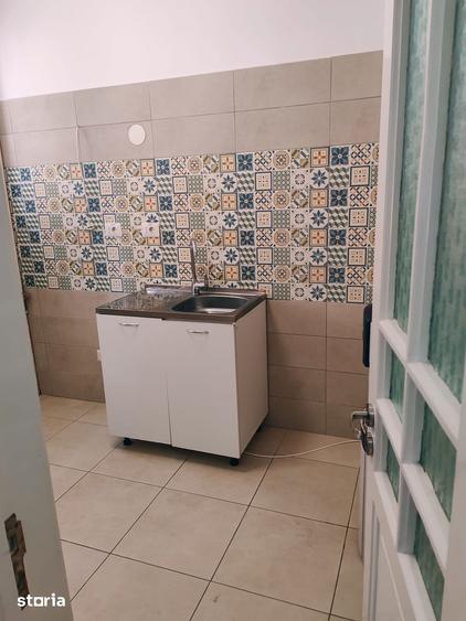 Casă cu 10 camere cu Teren 150 Mp în Cotroceni