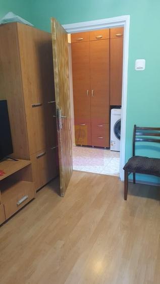 Apartament cu 3 camere decomandat în Costin Georgian