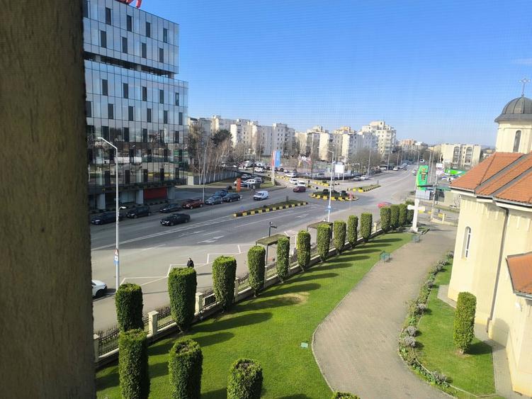 Apartament cu 3 camere decomandat în Tudor