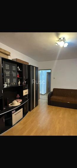 Vand apartament la pachet cu garaj mare .Garajul este situat la 50 m de bloc.