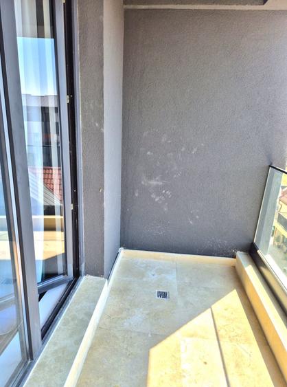 Apartament cu 2 camere semidecomandat în Olteni