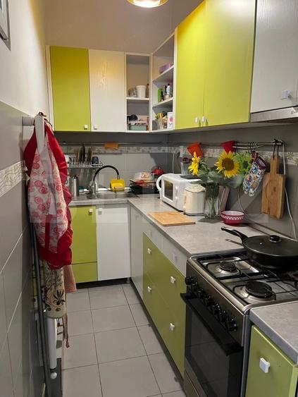 Apartament cu 3 camere semidecomandat în Est