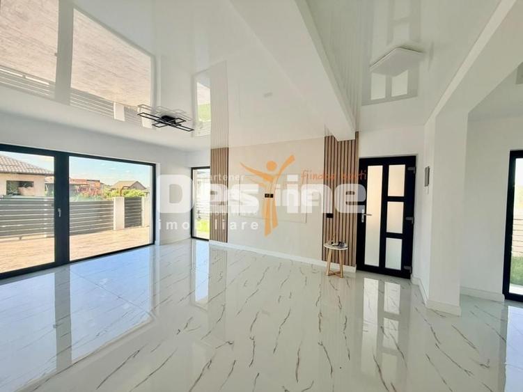 Duplex cu 4 camere cu Canalizare în Rediu