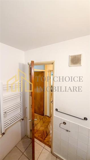 Apartament cu 3 camere semidecomandat, mobilat în 1 Mai