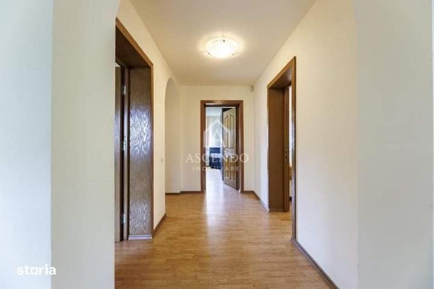 Casă cu 4 camere în Breaza de Sus