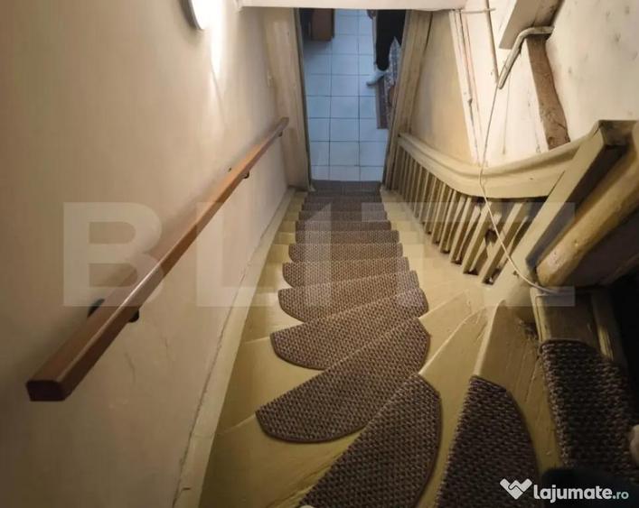 Casă cu 5 camere cu Teren 585 Mp în George Enescu