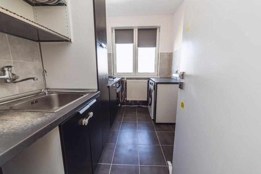 Apartament cu 3 camere semidecomandat, mobilat în Grivița