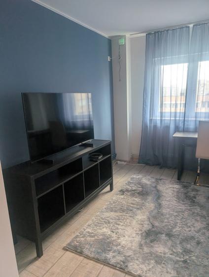 Apartament cu 3 camere semidecomandat în Sebastian