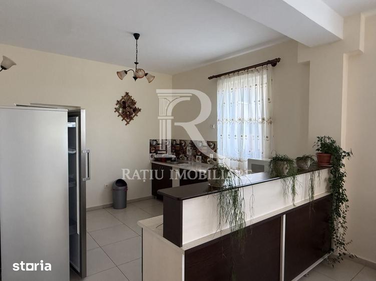 Casă cu 10 camere cu Teren 1200 Mp în Tinca
