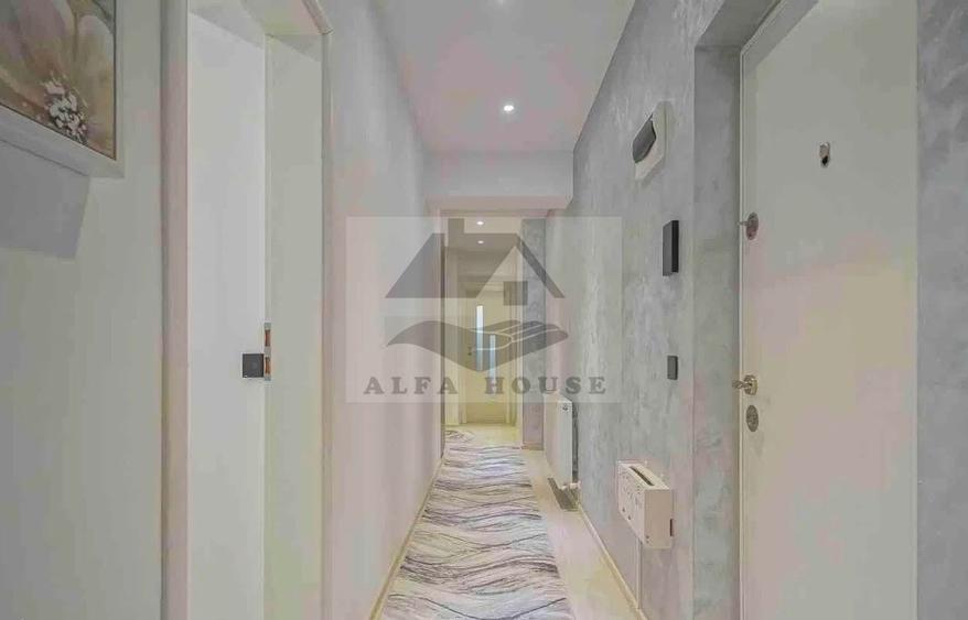 Apartament cu 4 camere decomandat în Tractorul