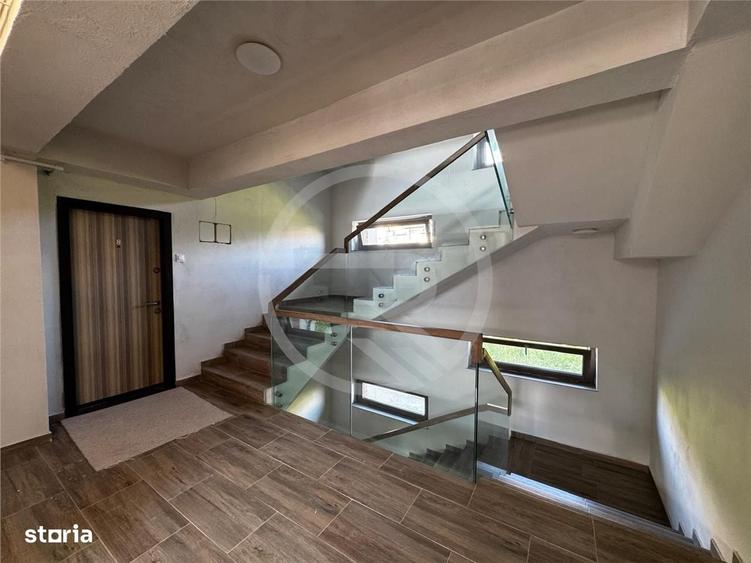 Apartament cu 3 camere semidecomandat în Borhanci
