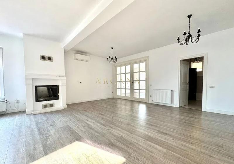 Apartament cu 4 camere semidecomandat în Iris