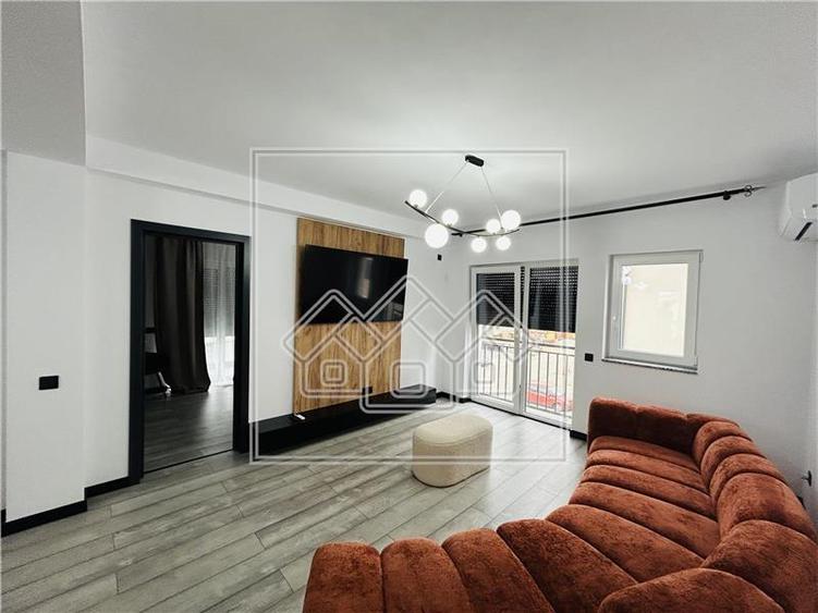 Apartament cu 3 camere nedecomandat, mobilat în Exterior Sud