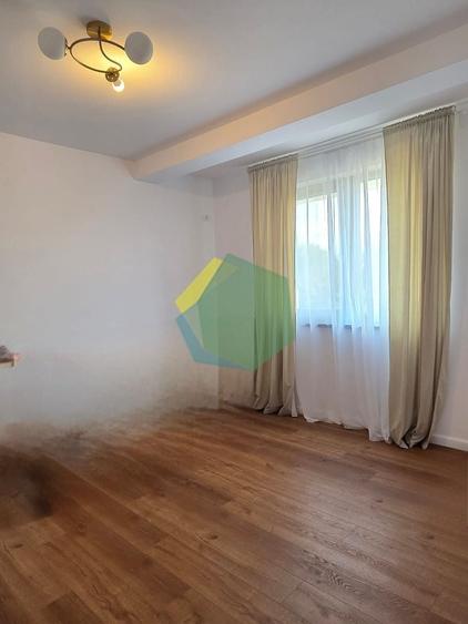 Casă individuală cu 5 camere cu Canalizare în Central