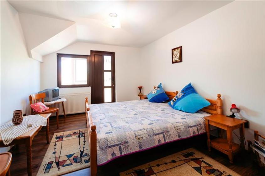 Hotel/Pensiune, de 579.40002441406 mp, în Runcu