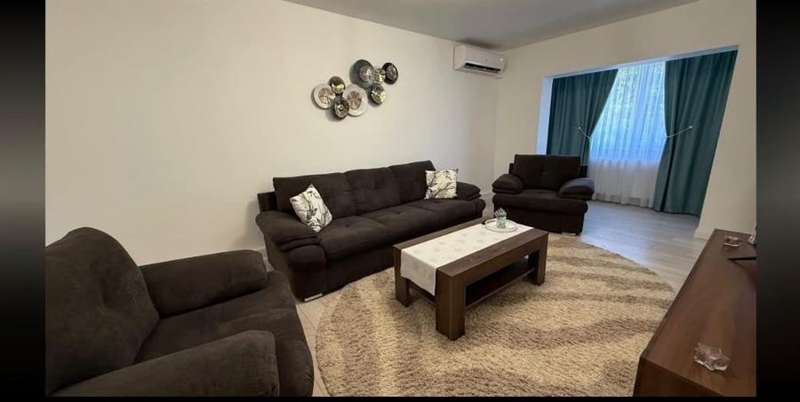 Apartament cu 3 camere decomandat, mobilat în Central