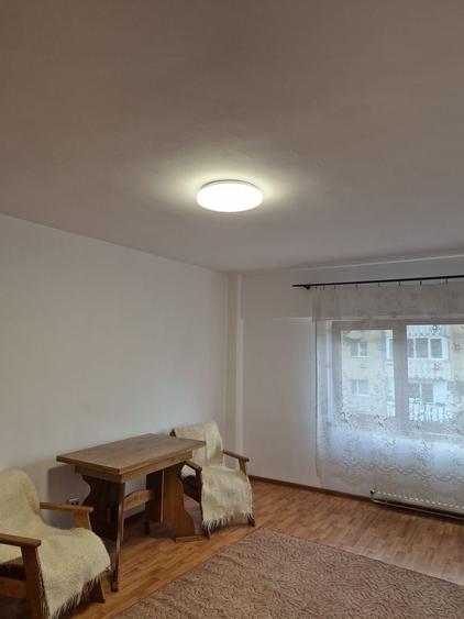 Garsonieră decomandată, mobilată în Central