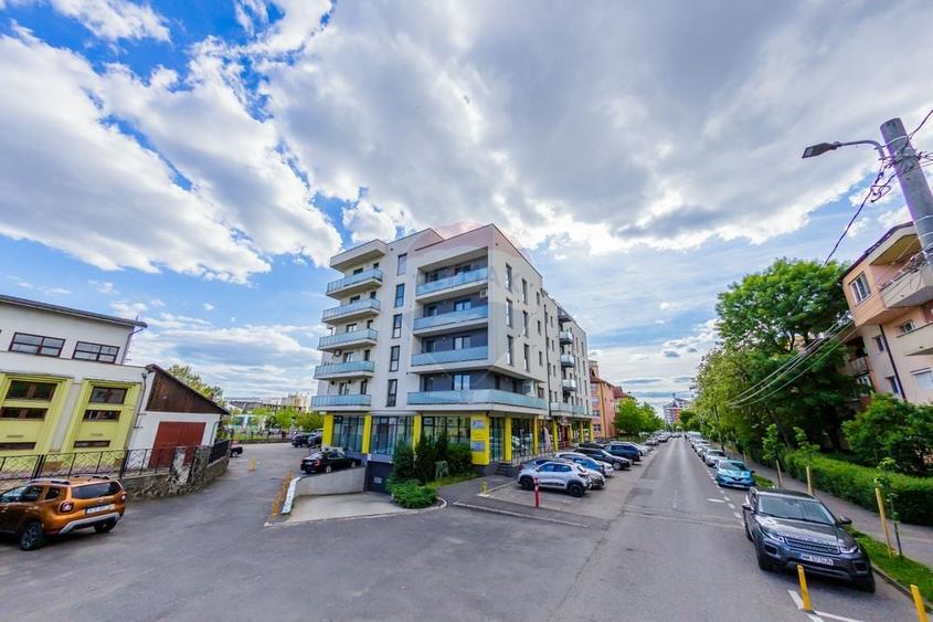 Penthouse cu 4 camere nedecomandat în Central