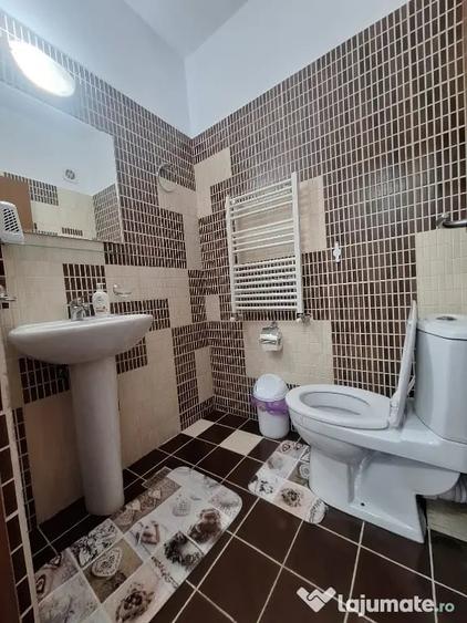Apartament cu 3 camere semidecomandat în Central