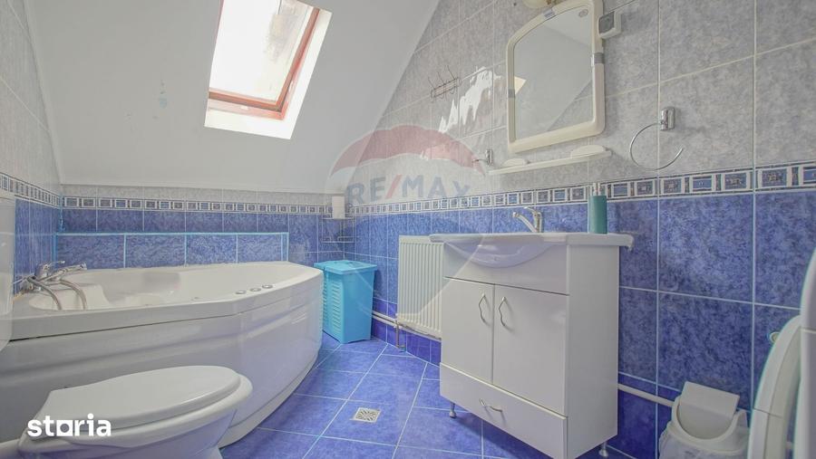 Casă cu 7 camere cu Teren 800 Mp în Purcăreni