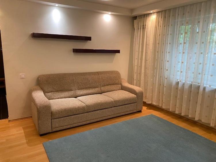 Apartament cu 2 camere semidecomandat, mobilat în Berceni