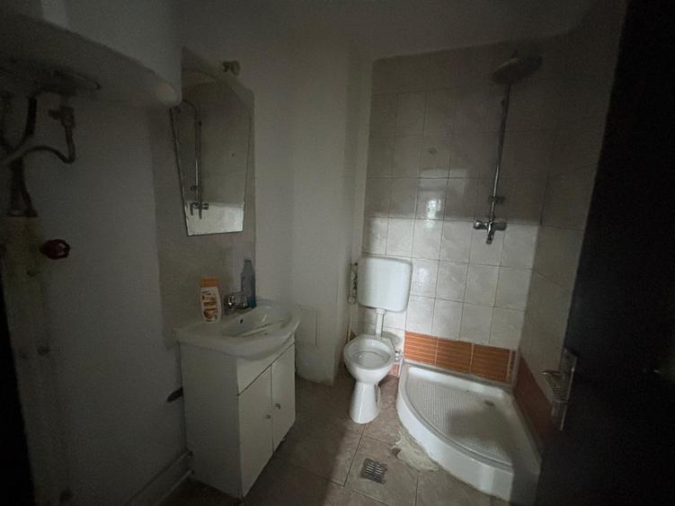 Apartament cu 3 camere semidecomandat în Alba Iulia
