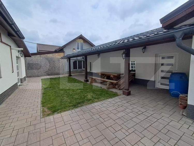 Casă individuală cu 10 camere cu Canalizare în Sâncraiu de Mureș