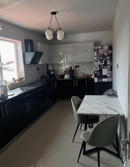 Casă cu 4 camere în Colentina