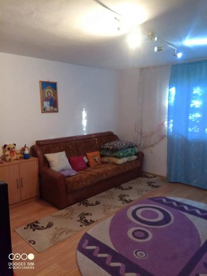 Casă cu 2 camere cu Teren 2400 Mp în Brănișca