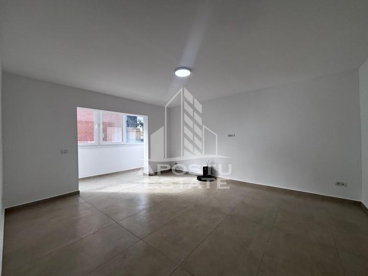 Apartament cu 4 camere decomandat în Complex Studențesc