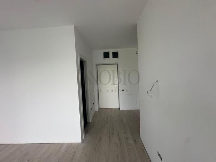 Apartament cu 3 camere semidecomandat în Sisești