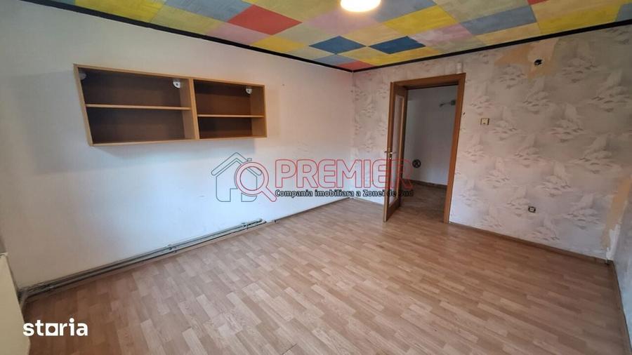 Casă cu 6 camere cu Teren 30 Mp în Apărătorii Patriei