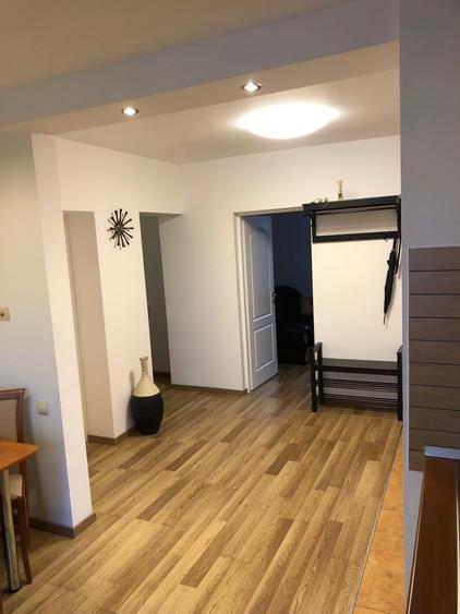 Apartament cu 4 camere decomandat, mobilat în Central