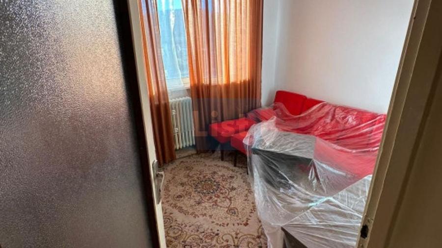 Apartament cu 3 camere semidecomandat în Micro I