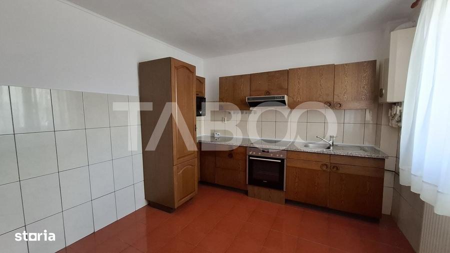 Apartament cu 3 camere decomandat în Piața Cluj