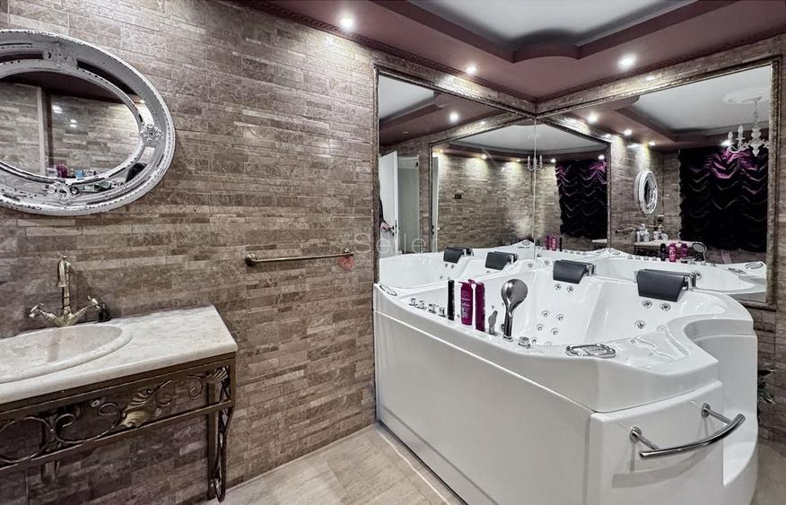 Casă individuală cu 9 camere cu Canalizare în Florilor