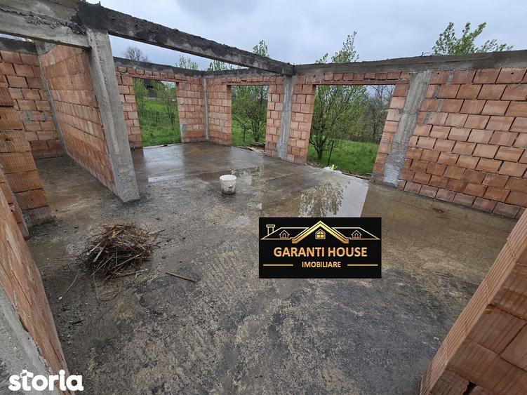 Casă cu 4 camere cu Teren 852 Mp în Groși